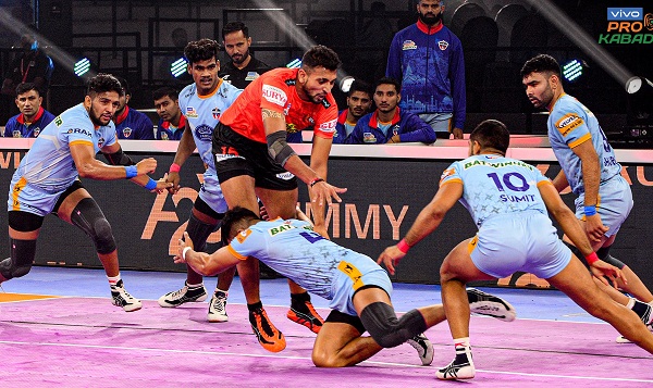 Pro Kabbadi League : डिफेंस के दम पर यू मुंबा ने यूपी और दिल्ली ने गुजरात को हराया