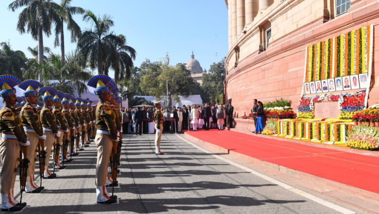 संसद हमले की 21वीं बरसी पर कृतज्ञ राष्ट्र ने शहीदों को दी श्रद्धांजलि