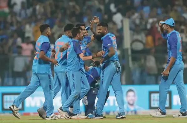 Ind vs SL: भारत का नये साल में जीत से आगाज, पहले T20 में श्रीलंका को 2 रन से हराया