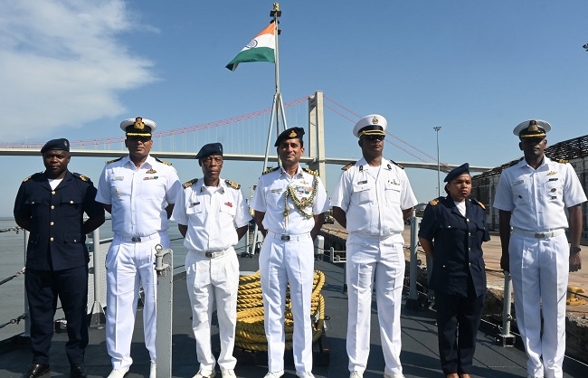 भारतीय युद्धपोत सुजाता ने दक्षिण पूर्वी अफ्रीका में मापुटो बंदरगाह का दौरा किया