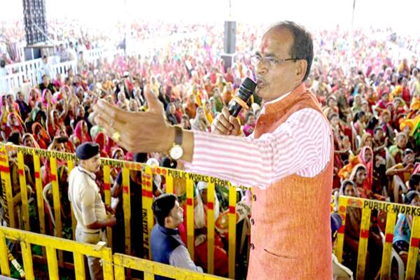 मध्य प्रदेश की धरती पर अब बेटियां वरदान : शिवराज