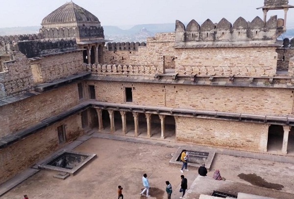 चंदेरी दुर्ग और पराक्रम की कहानियां