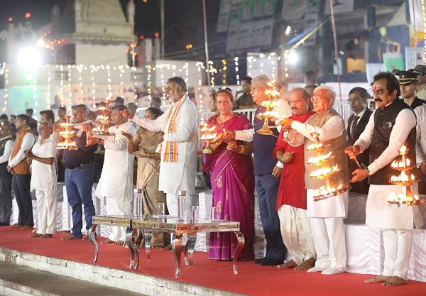 मप्रः मां नर्मदा की भव्य आरती में भाव-विभोर हुए उप-राष्ट्रपति धनखड़