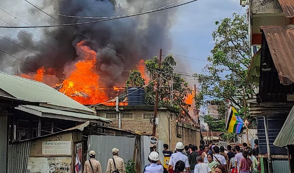 आचार की मजबूरी और विचार की लाचारी