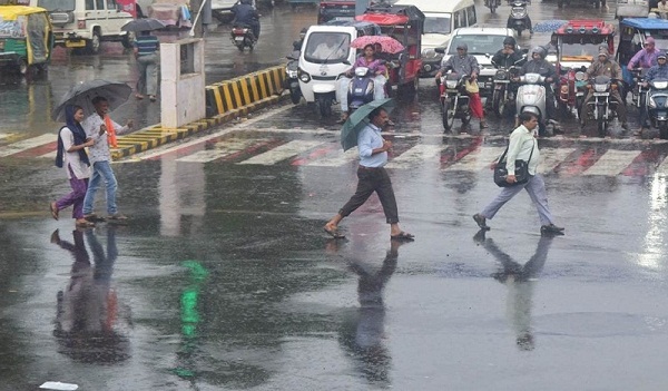 MP weather: जबलपुर समेत चार जिलों में हुई तेज बारिश, कई जगह गिरे ओले