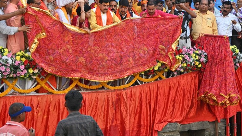 उज्जैनः सीएम ने मां शिप्रा को अर्पित की चुनरी, बोले- हरियाली अमावस्या तक 5.50 करोड़ पौधे लगाने का लक्ष्य