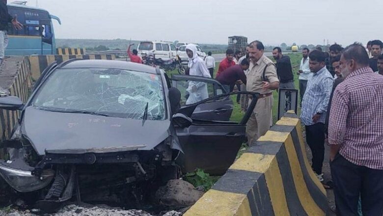 देवासः बेकाबू कार डिवाइडर से टकराई, दो महिलाओं की मौत, दो गंभीर घायल