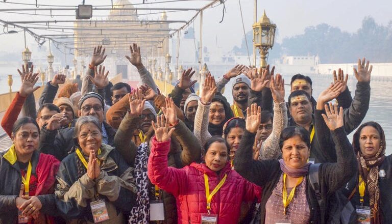 पाकिस्तान के कटास राज मंदिर में दर्शन-पूजन कर स्वदेश लौटे भारतीय तीर्थयात्री