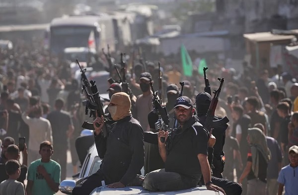 Gaza: संघर्षविराम के बीच फिर कोहराम, हमास के लड़ाकों ने सड़कों पर लहराए हथियार