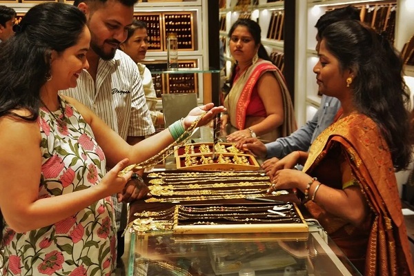 भारत में चांदी की रिकॉर्ड तोड़ खरीदी से वैश्विक ट्रेडिंग हब में हडकंप..