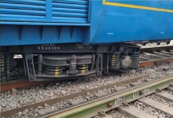 Rajasthan: सीकर में सांड से टकराई ट्रेन, 38 डिब्बे पटरी से उतरे