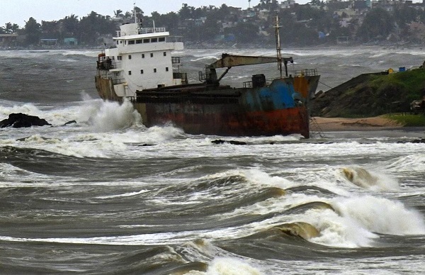 100KM प्रति घंटे की रफ्तार से आंध्रप्रदेश के पूर्वी तट से टकराया Cyclone मोथा, मचाई तबाही