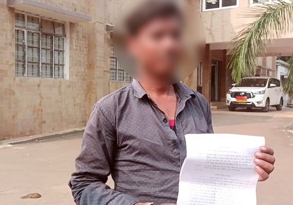 MP: कटनी में अवैध खनन का विरोध करने पर दलित युवक को पीटा, मुंह पर किया पेशाब