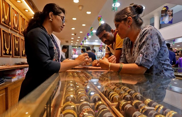 सोने के प्रति भारतीयों का लगाव…दाम बढ़ने के बाद भी जमकर करते हैं खरीदारी