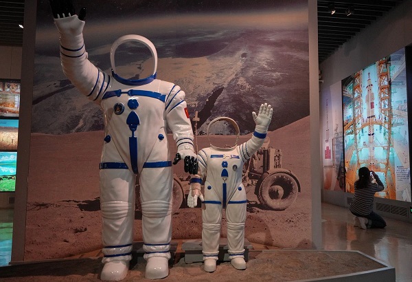 भारत से बराबरी का जुनून… खाने के लाले, फिर भी चीन के सहारे स्पेस में एस्ट्रोनॉट भेजने की तैयारी में पाक