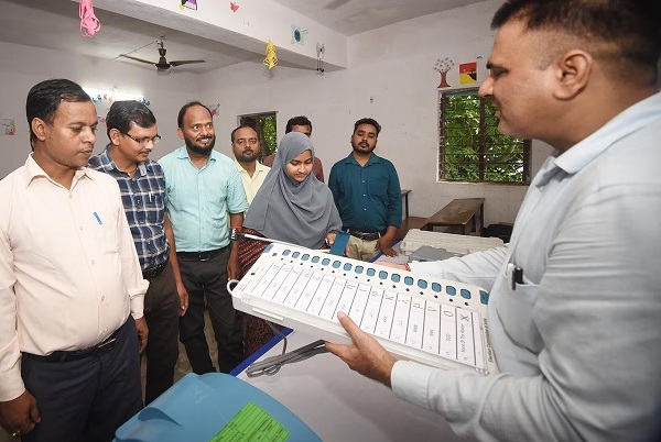 Bihar: मतदाता सूची में नाम है तो बगैर वोटर ID के भी कर सकेंगे मतदान