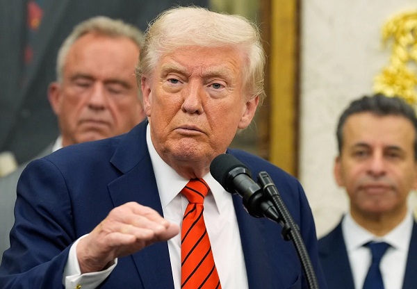 ट्रंप ने फिर अलापा भारत-पाक संघर्ष को शांत करने का राग, टैरिफ धमकी को बताया असली शांतिदूत