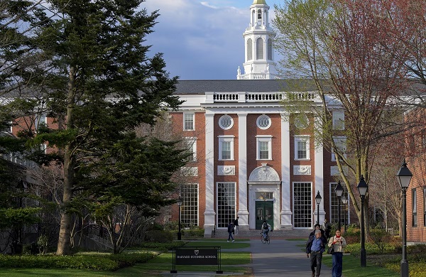 US: हार्वर्ड यूनिवर्सिटी के पास गोलीबारी… साइकिल सवार ने दूसरे शख्स को मारी गोली