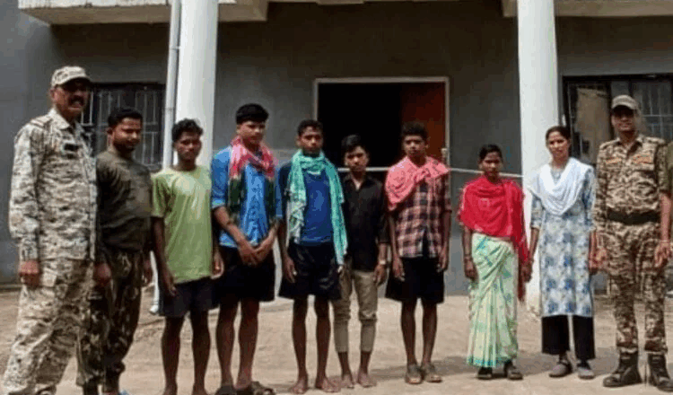 दंतेवाड़ा में बड़ा नक्सल अभियान: आईईडी के साथ 5 नक्सली गिरफ्तार, पुलिस ने समय रहते टाला बड़ा हादसा