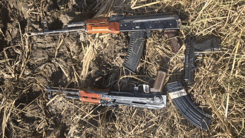 भारत-पाकिस्तान सीमा के पास दो एके 47 राइफलें बरामद