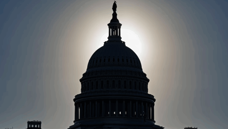 अमेरिका में शटडाउन का 10वां दिन: चार हजार से अधिक संघीय कर्मचारियों को छंटनी नोटिस, कैपिटल हिल पर गतिरोध बरकरार