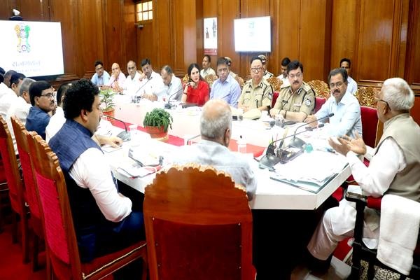 गौरव दिवस का आयोजन सभी जिलों में हो : राज्यपाल पटेल