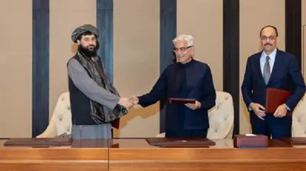 अफगानिस्तान-पाकिस्तान संघर्ष – इस्तांबुल में कतर और तुर्की करा रहे दोनों की मध्यस्थता