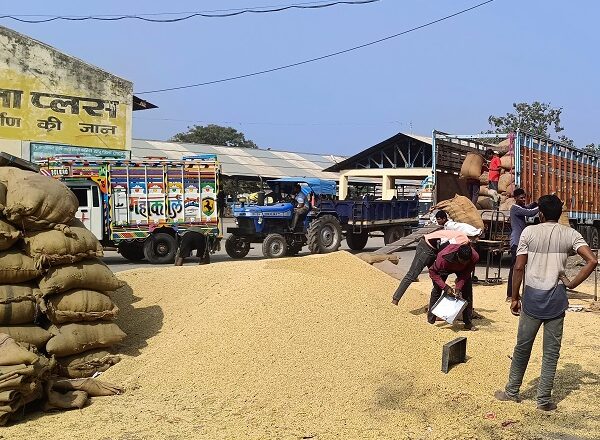 भावांतर योजनांतर्गत कृषि उपज मंडियों में हो रही है सोयाबीन की खरीदी