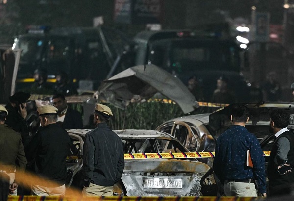 दिल्ली में धमाका… फरीदाबाद में विस्फोटक, गुजरात में जैविक हथियार का सामान… तीनों में क्या है कनेक्शन?