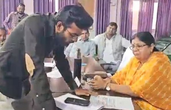 MP: मुरैना में बिल्डिंग परमिशन के लिए रिश्वत का खेल…मेयर के सामने खुली कर्मचारियों की पोल