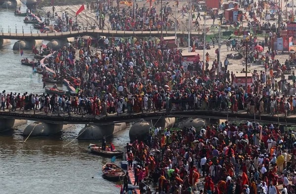 Magh Mela 2026: मौनी अमावस्या पर संगम तट पर जुटेगी महाकुंभ जैसी भीड़! 4 गुना तक बढ़ा विमान किराया
