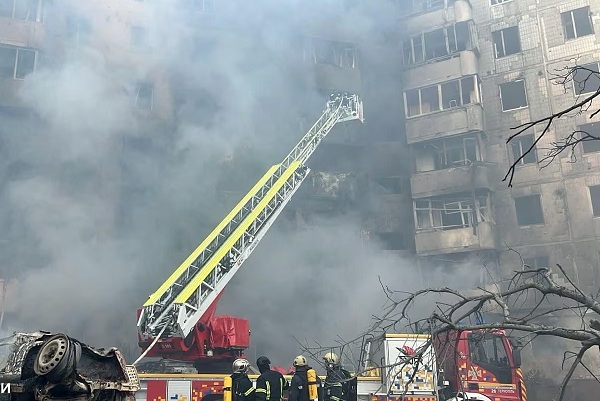 Russia ने यूक्रेन पर फिर बरसाए ड्रोन…. दागीं मिसाइलें, 19 लोगों की मौत और 66 घायल