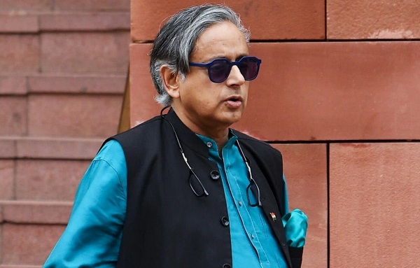 कांग्रेस ने शशि थरूर को दिया झटका…. BJP नेता आडवाणी की तारीफ करना पड़ा भारी