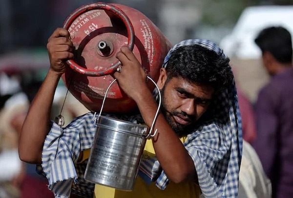 बिहार चुनाव से पहले कॉमर्शियल LPG सिलेंडर के दाम घटे, जानें कितना सस्ता हुआ?
