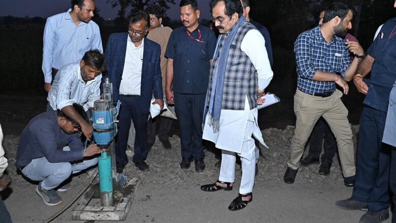 MP: मंत्री राकेश सिंह ने खरगोन में निर्माणाधीन बायपास का किया निरीक्षण, अधीक्षण यंत्री निलंबित