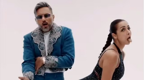 52 साल की मलाइका ने हनी सिंह के साथ किए ऐसे अश्लील डांस मूव्स, जैसे….