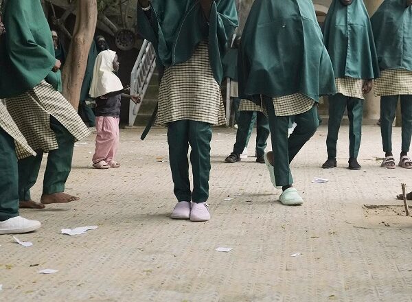 नाइजीरिया में हथियारों के दम पर स्कूल से 25 लड़कियों को उठाकर ले गए बदमाश