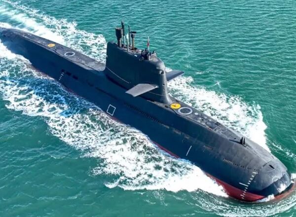 भारत की समुद्री ताकत को चुनौती देने पाकिस्‍तान चीन से खरीद रहा घातक पनडुब्बियां