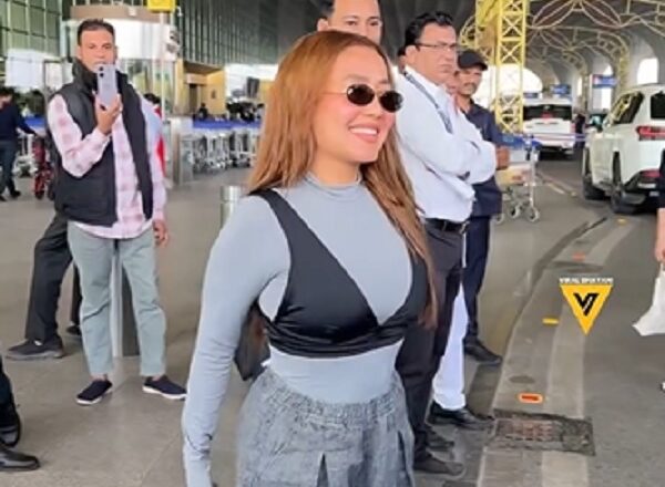 नेहा कक्कड़ का एयरपोर्ट लुक देख ट्रोलर्स बोले – ब्रा को…