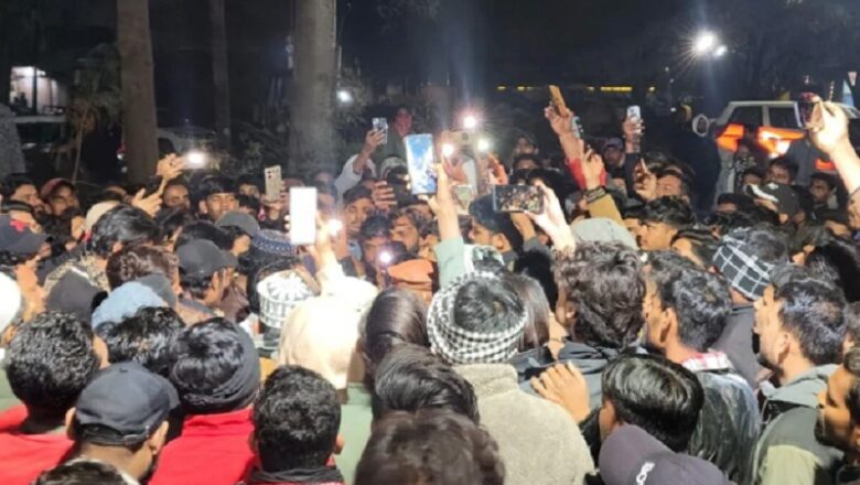 MP: रतलाम के जावरा में महिला पर कुरान जलाने का आरोप, मुस्लिम लोगों ने किया प्रदर्शन, घेरा थाना