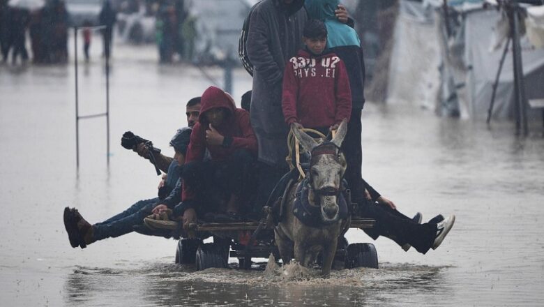 गाजा में युद्ध के बाद तूफान का कहर…, टेंट-खंडहरों में रह रहे लोग संकट में, अब तक 14 की मौत