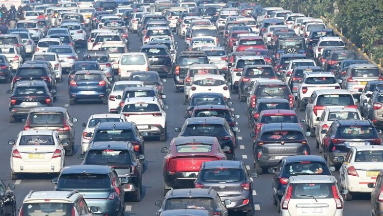 Delhi में अगले साल महंगे हो सकते हैं पेट्रोल व CNG वाहन, ग्रीन सेंस वसूलने की तैयारी!