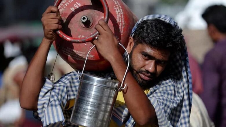 कॉमर्शियल गैस सिलेंडर हुआ 10 रुपये सस्ता …. घरेलू उपभोक्ताओं को कोई राहत नहीं