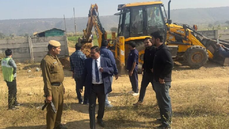 MP: शिवपुरी में अवैध अतिक्रमण पर चला बुलडोजर, 250 बीघा सरकारी जमीन कराई मुक्त