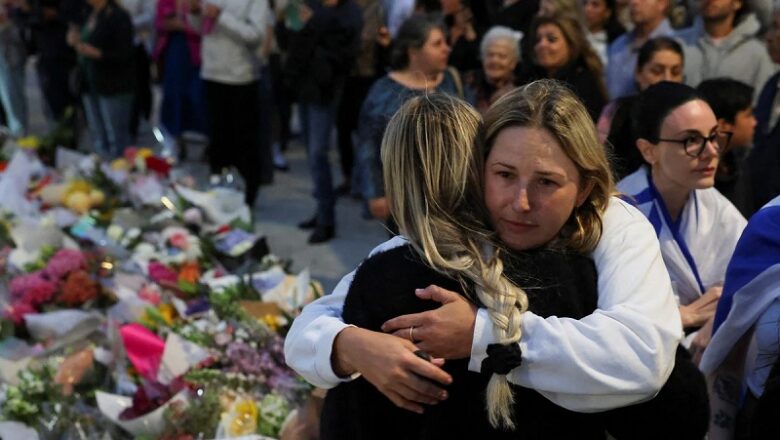 Sydney: बोंडी बीच पर हनुका उत्सव में गोलीबारी… इजरायलियों के लिए ‘अर्जेंट एडवाइजरी’ जारी