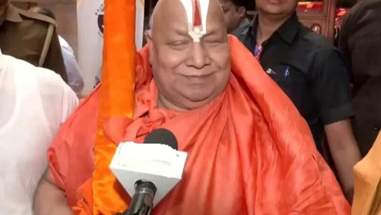 बांग्लादेश में दीपू चंद्र की हत्या पर भड़के रामभद्राचार्य, बोले- सब हिंदू मिलकर करें प्रतिकार