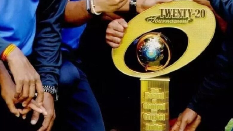 सैयद मुश्ताक अली ट्रॉफी के बीच 4 क्रिकेटर निलंबित… लगे भ्रष्टाचार के आरोप