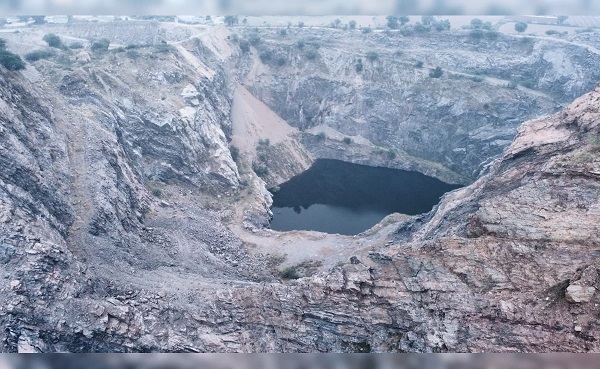 अरावली पहाड़ियों में खनन पर अदालत और सरकार