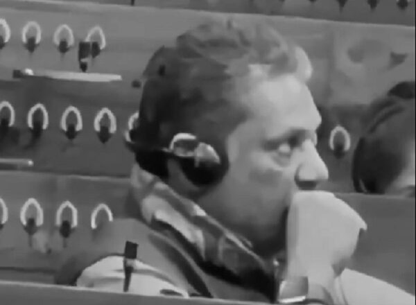 लोकसभा में सिगरेट काकश लेते नजर TMC सांसद कीर्ति आजाद, भाजपा ने शेयर किया वीडियो