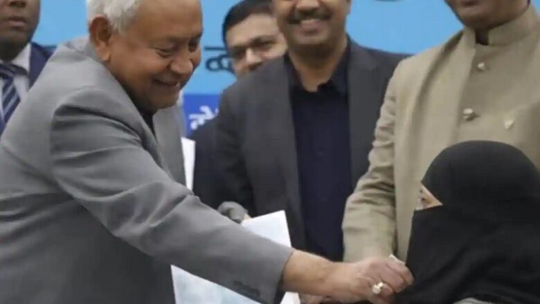 Bihar:हिजाब हटाने के विवाद में 23 दिन बाद डॉ. नुसरत परवीन ने ज्वाइन की नौकरी..